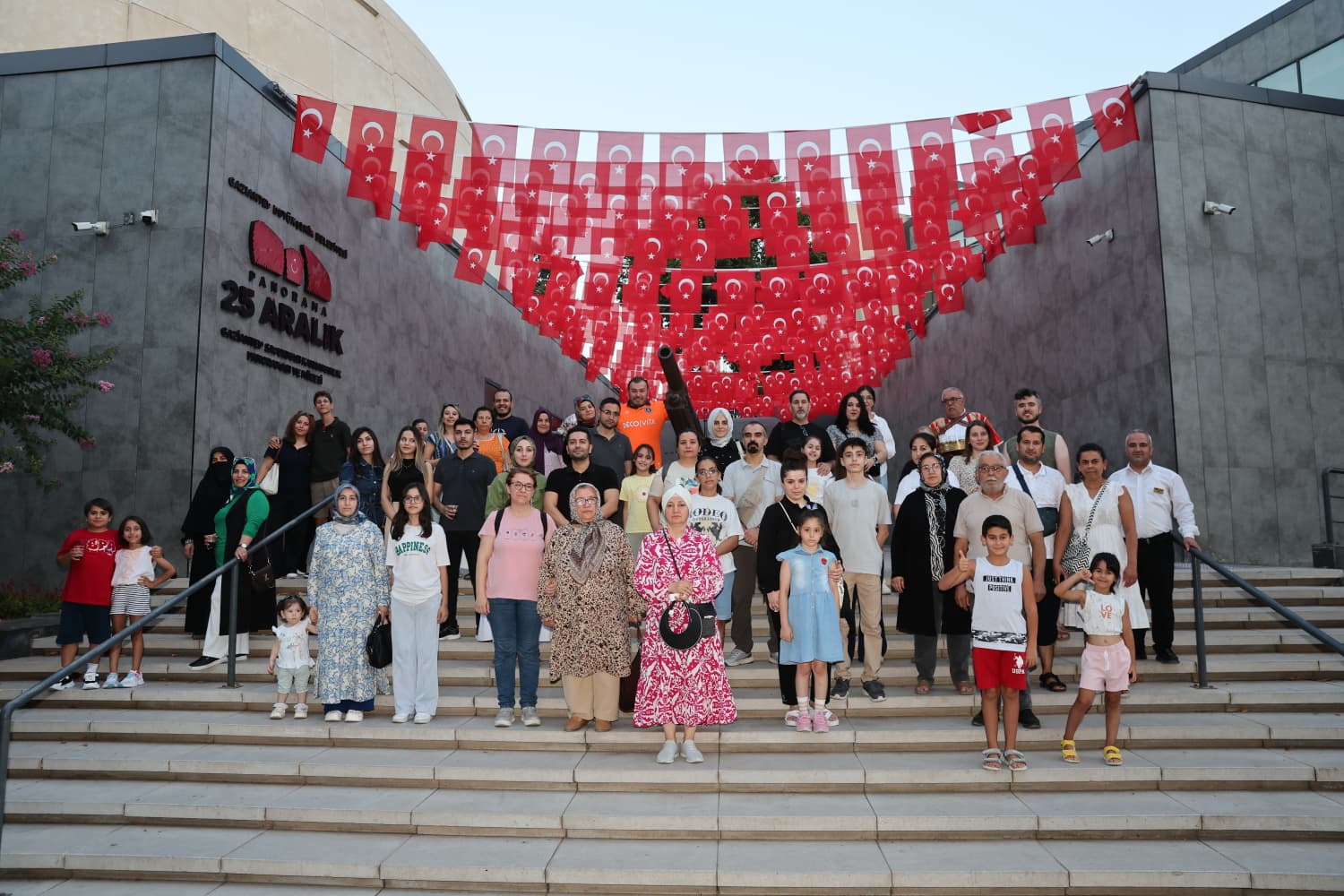 GAZİANTEP’TE MÜZEDE BİR AKŞAM: KÜLTÜR VE TARİH GECEYE TAŞINDI Büyükşehir Belediyesi’nden Üstü Açık Otobüsle Rehberli Müzeler Turu!