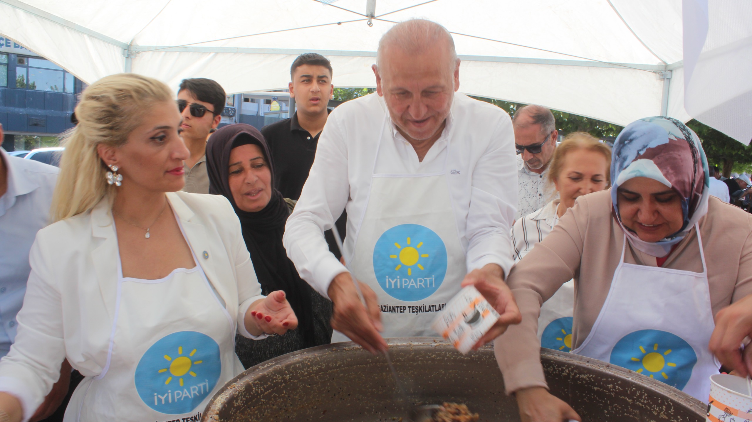 İYİ Parti İl Başkanı Şerif Başkülekçi’den Aşureyle Birlik Mesajı: Gaziantep’te 7500 Kişilik İkram!