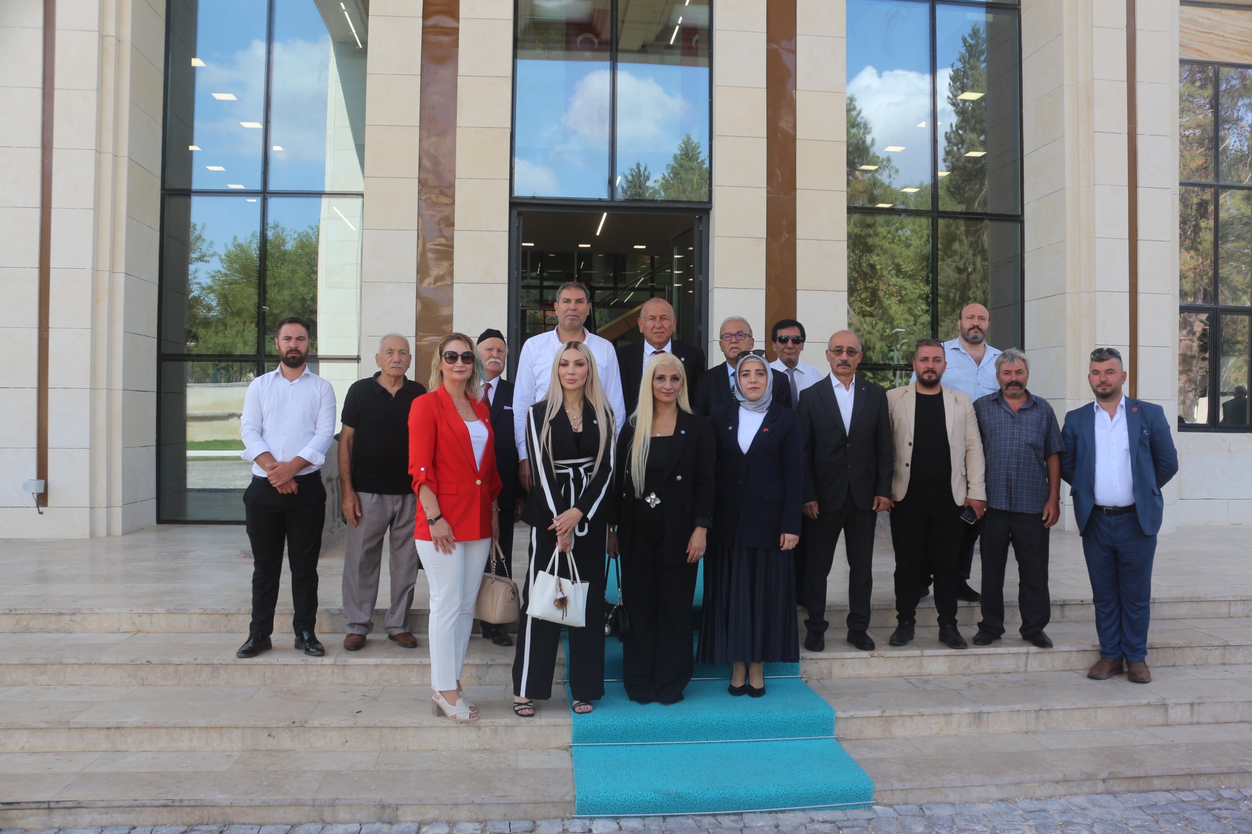 30 Ağustos Zaferi Gaziantep’te Coşkuyla Kutlandı: Başkülekçi ve Üyeler Valilikte Selamlaştı!