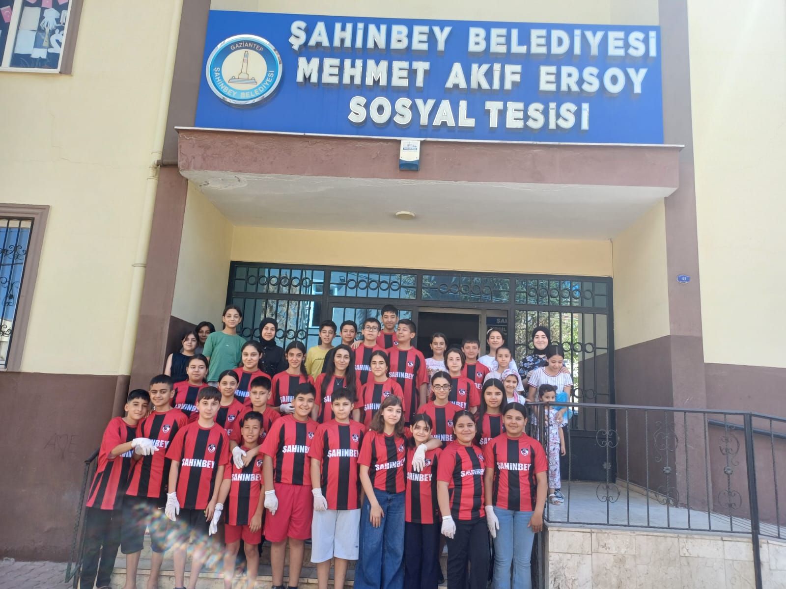 ŞAHİNBEYLİ ÇOCUKLARDAN TAKDİR TOPLAYAN TEMİZLİK HAREKETİ!