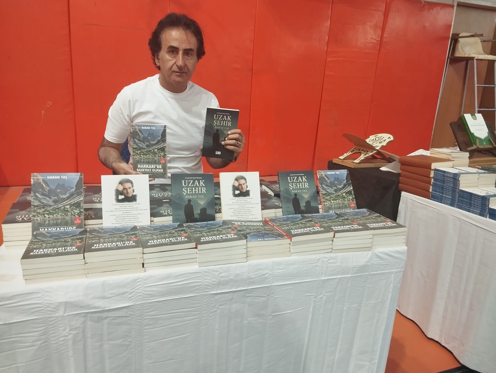 40 Yıllık Tecrübe Gençlerle Buluştu: Hakan Taş’tan Hakkâri Okullarında İlham Veren Ziyaret