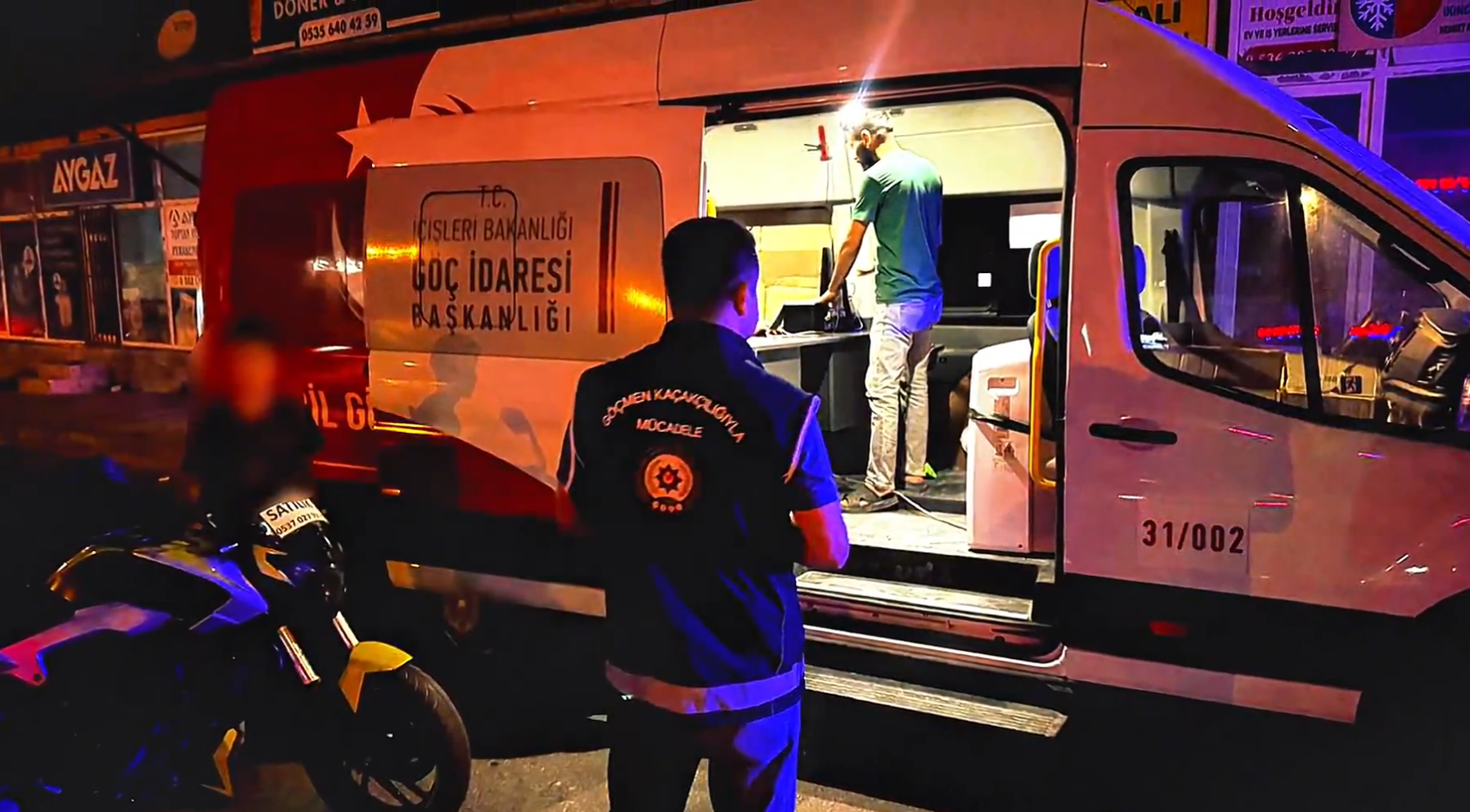 81 İl Genelinde Düzenlenen Düzensiz Göç Denetimlerinde 52 Göçmen Kaçakçısı ve 666 Düzensiz Göçmen Yakalandı