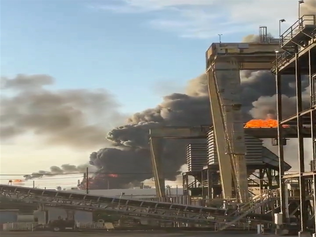 ABD’nin Texas Eyaletindeki Petrol Rafinerisinde Şiddetli Patlama