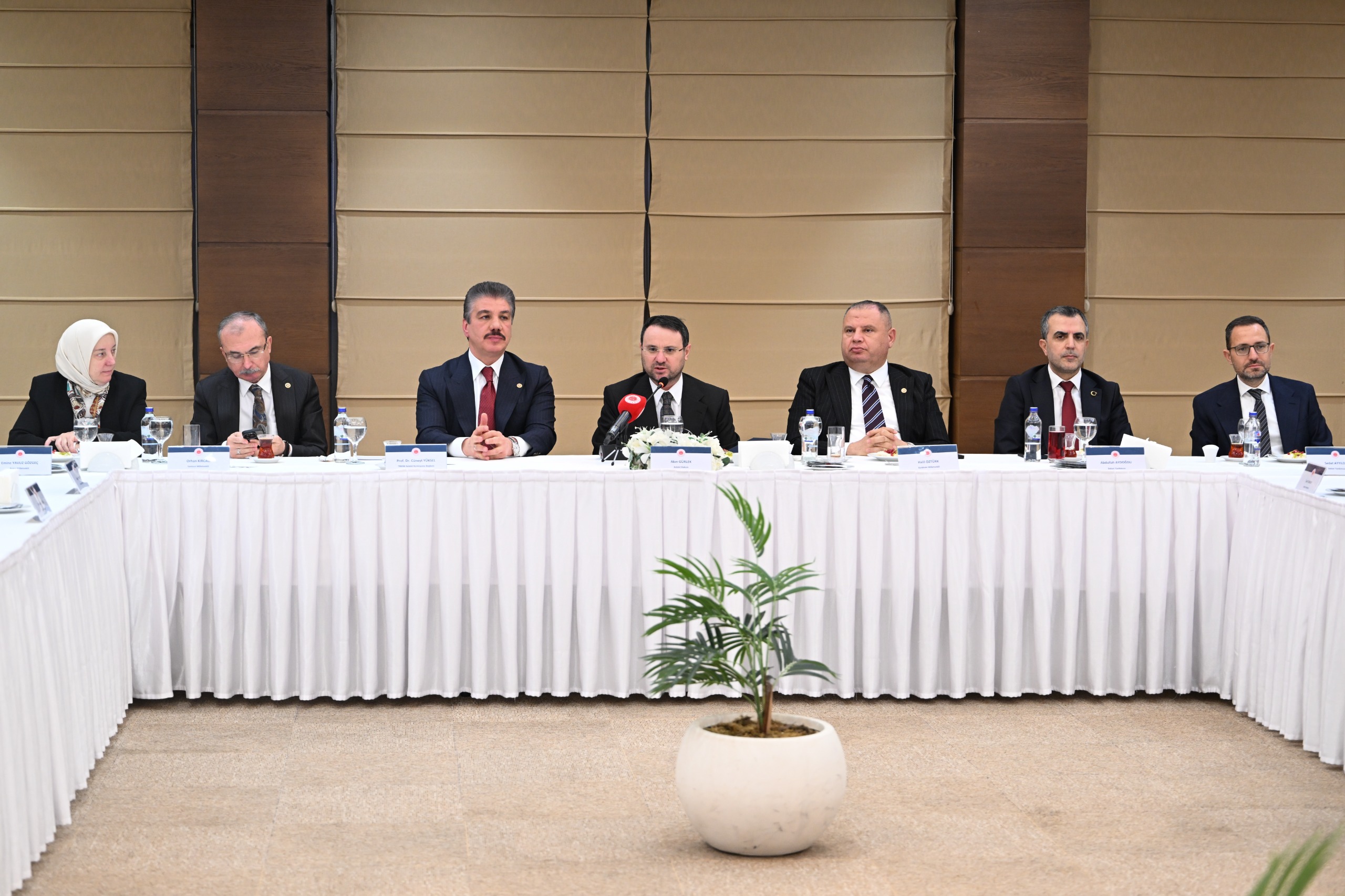 Adalet Bakanı Gürlek TBMM Adalet Komisyonu Üyeleriyle İftarda Buluştu