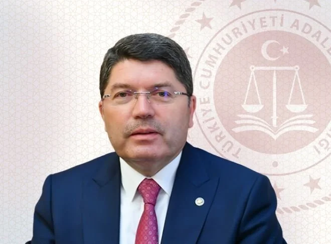 Adalet Bakanı Tunç’tan Hukuk Fakültelerine Yeni Düzenleme: Başarı Sıralamasında İlk 100 Bin