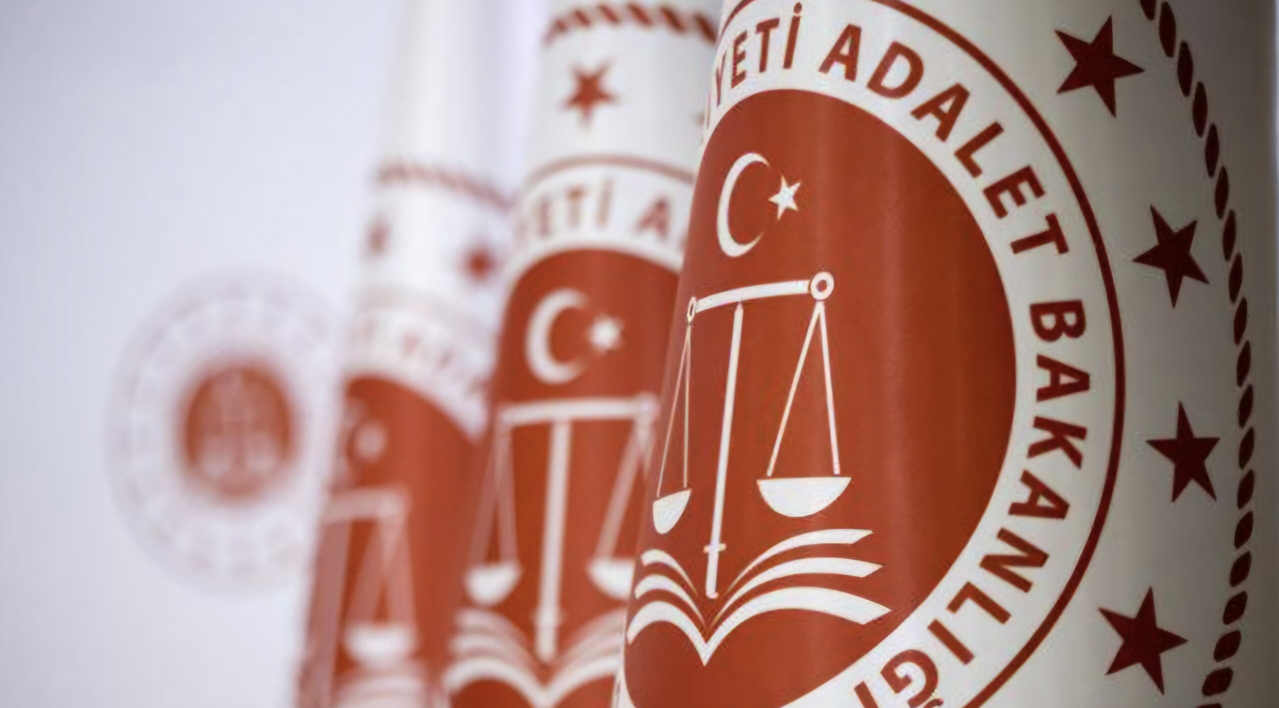 Adalet Bakanlığı’ndan Personel Alımına Yeni Düzenleme: Yaş Sınırı Kalktı, Yeni Kadrolar Eklendi
