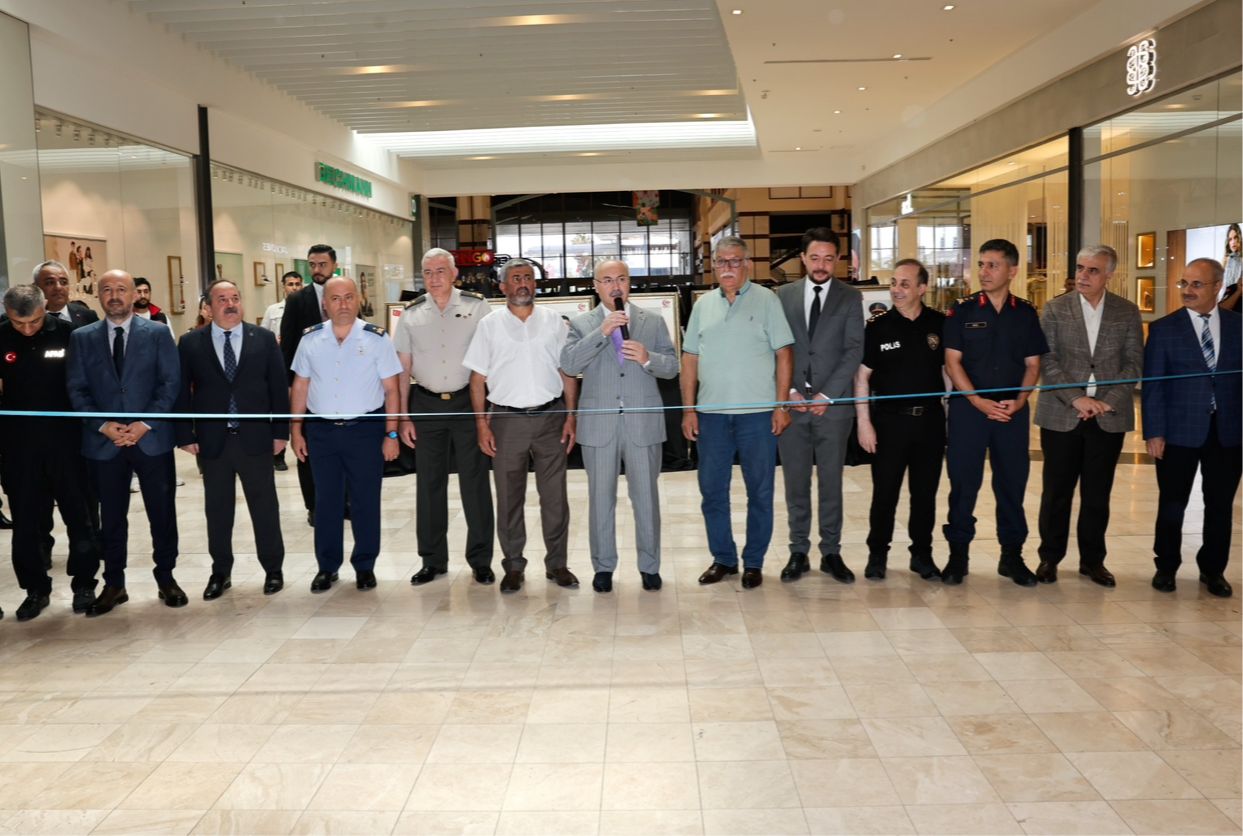 Adana’da 15 Temmuz Demokrasi ve Millî Birlik Günü Fotoğraf Sergisi Açıldı