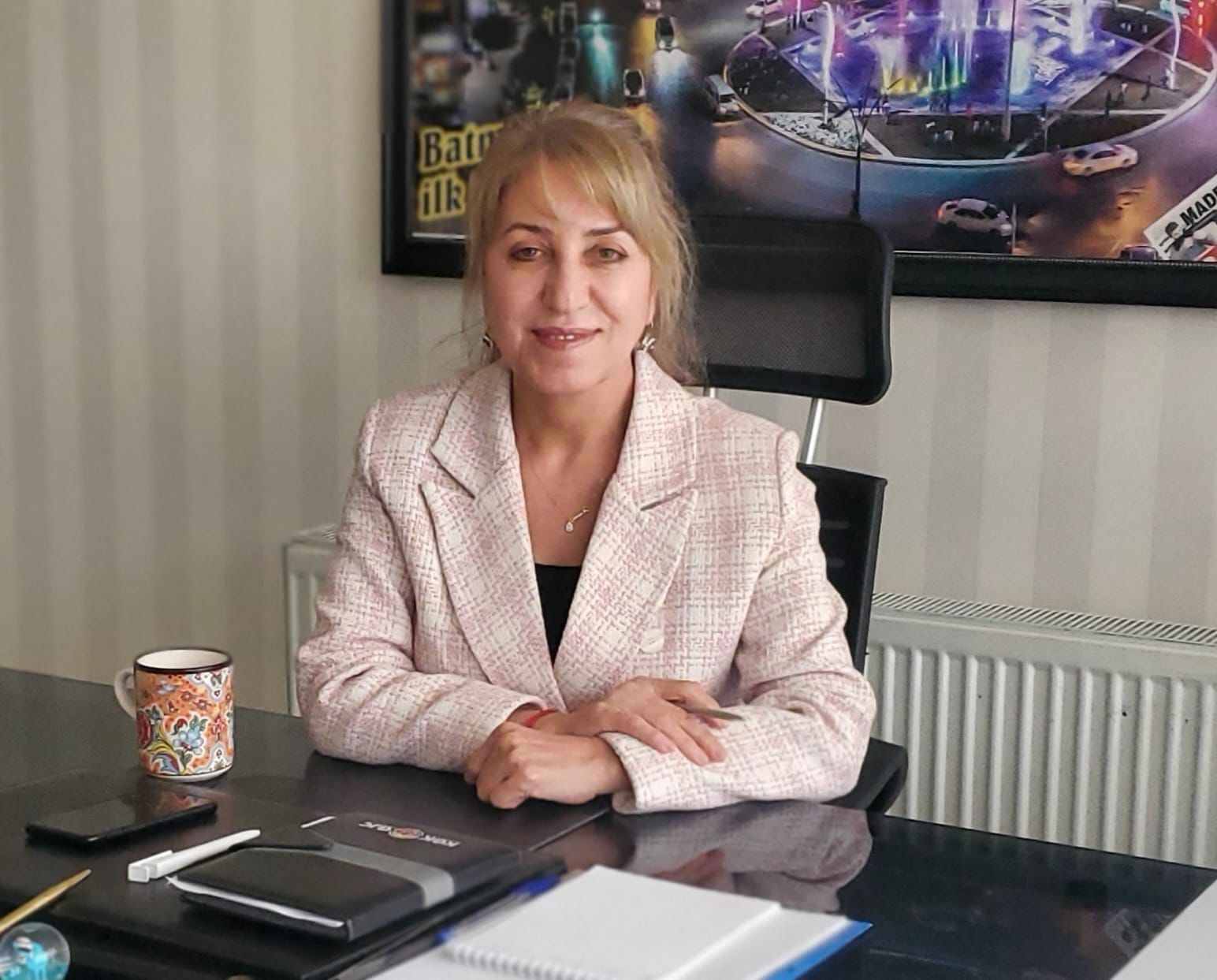 AFİŞLER PARLAK, MESAJ DUMAN ALTINDA