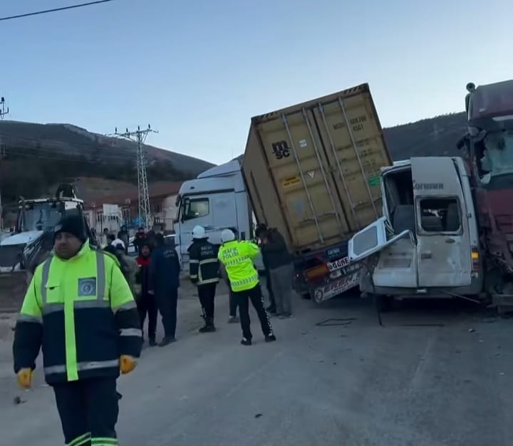 Ağır Tonajlı Araçlar Tehlike Saçıyor