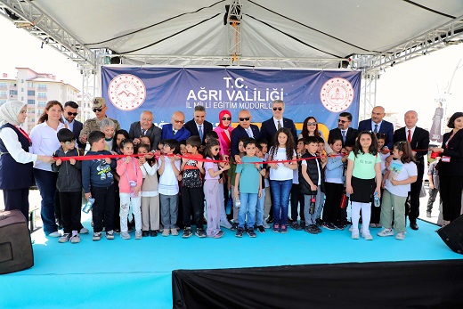 Ağrı’da “Bilim Dolu Günler Bilim Şenliği” başladı