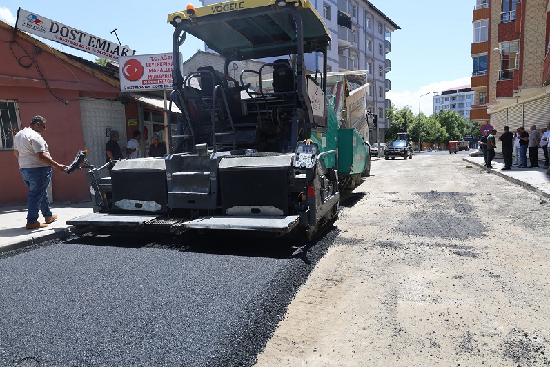 AĞRI BELEDİYESİ ASFALT ÇALIŞMASINA BAŞLADI