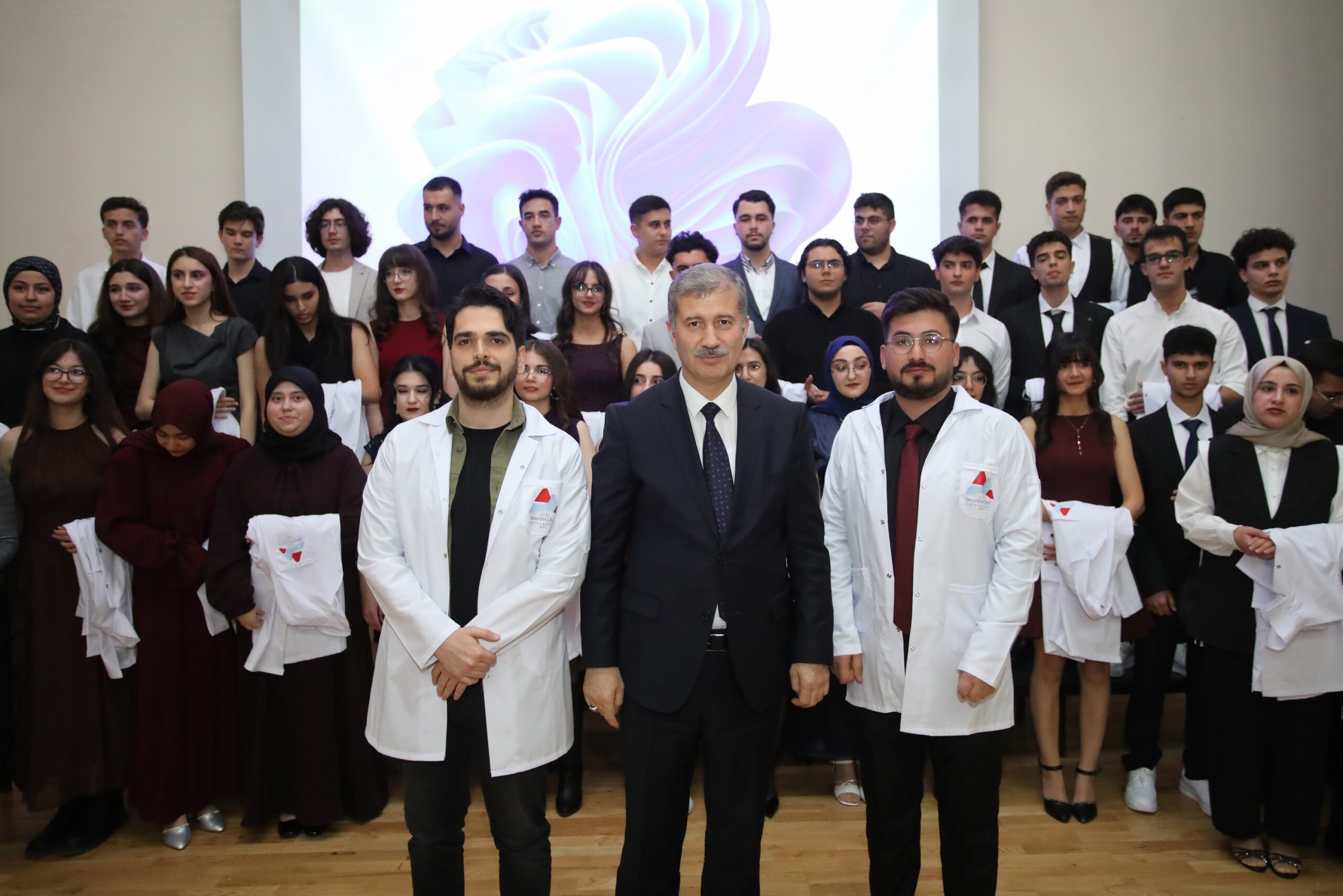 AİÇÜ’de Beyaz Önlük Giyme Töreni Düzenlendi