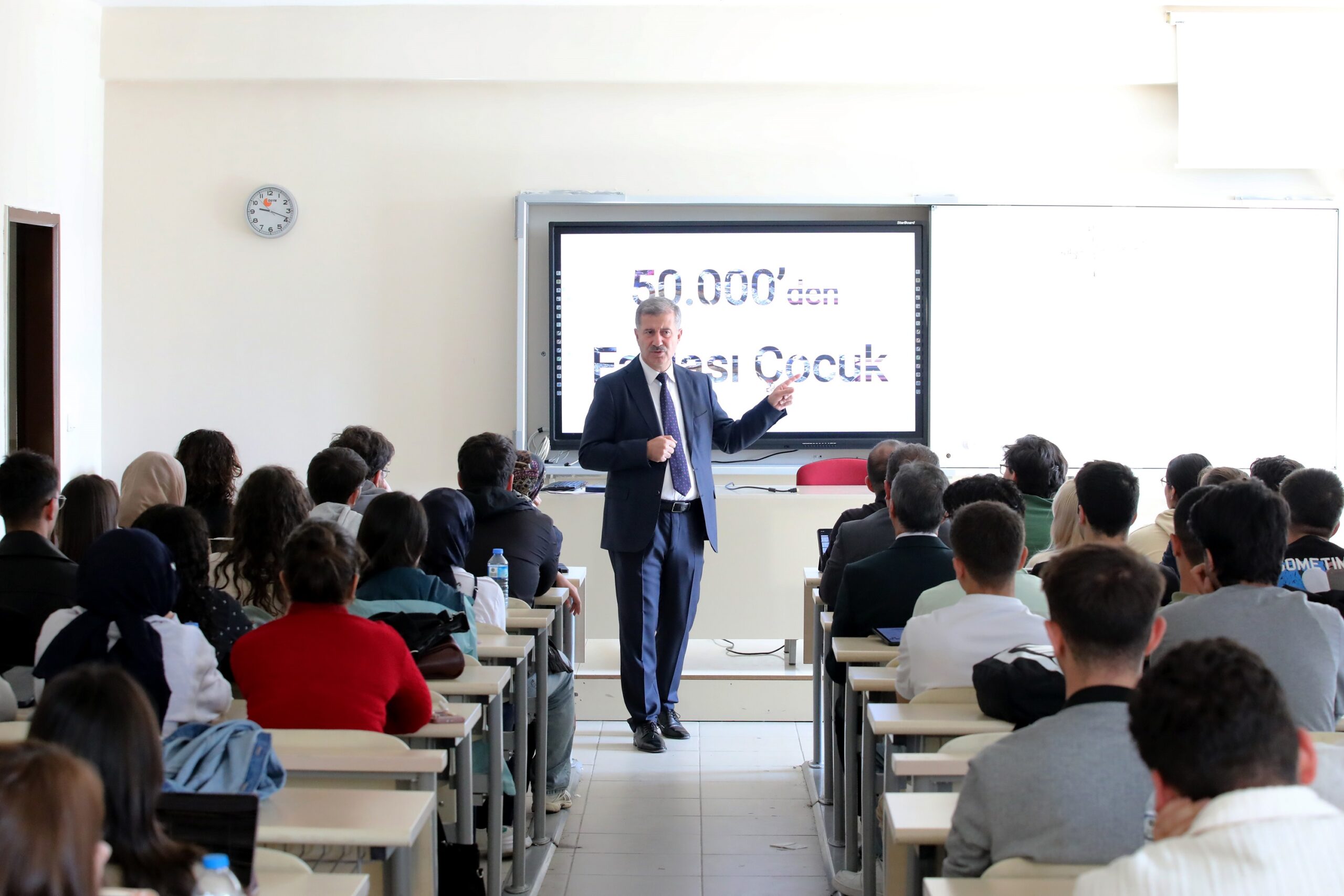 AİÇÜ’de İlk Ders “Filistin ve Gazze” Teması ile Gerçekleştirildi