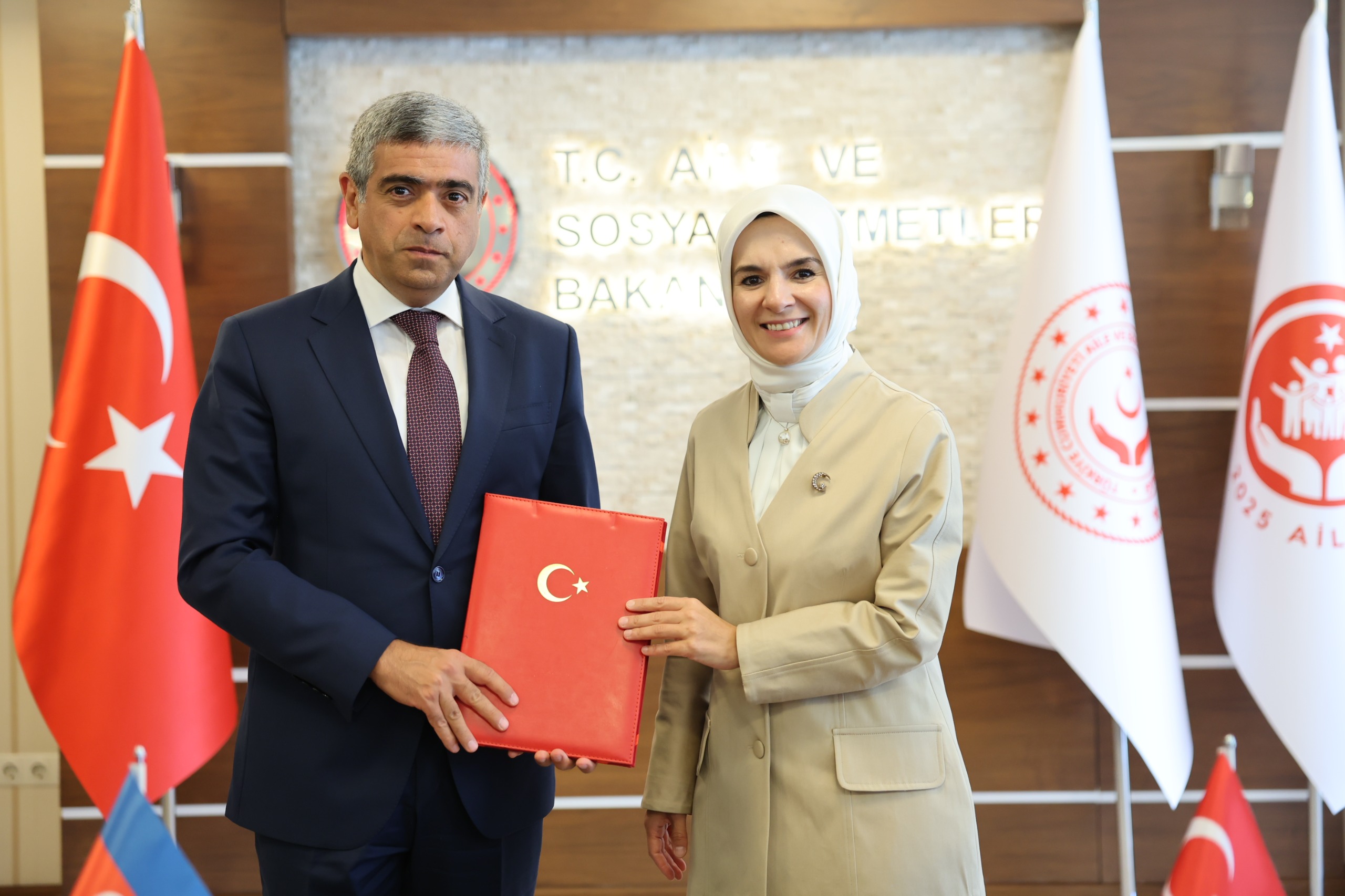 Aile ve Sosyal Hizmetler Bakanı Göktaş, Azerbaycan Çalışma ve Halkın Sosyal Koruması Bakanı Aliyev ile Görüştü