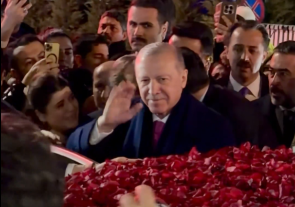 AK Parti Ankara İl Gençlik Kolları’ndan Cumhurbaşkanı Erdoğan’a Doğum Günü Sürprizi