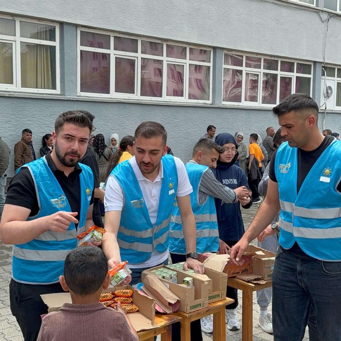 AK Parti Gençlik Kolları’ndan LGS’ye Giren Öğrencilere Destek