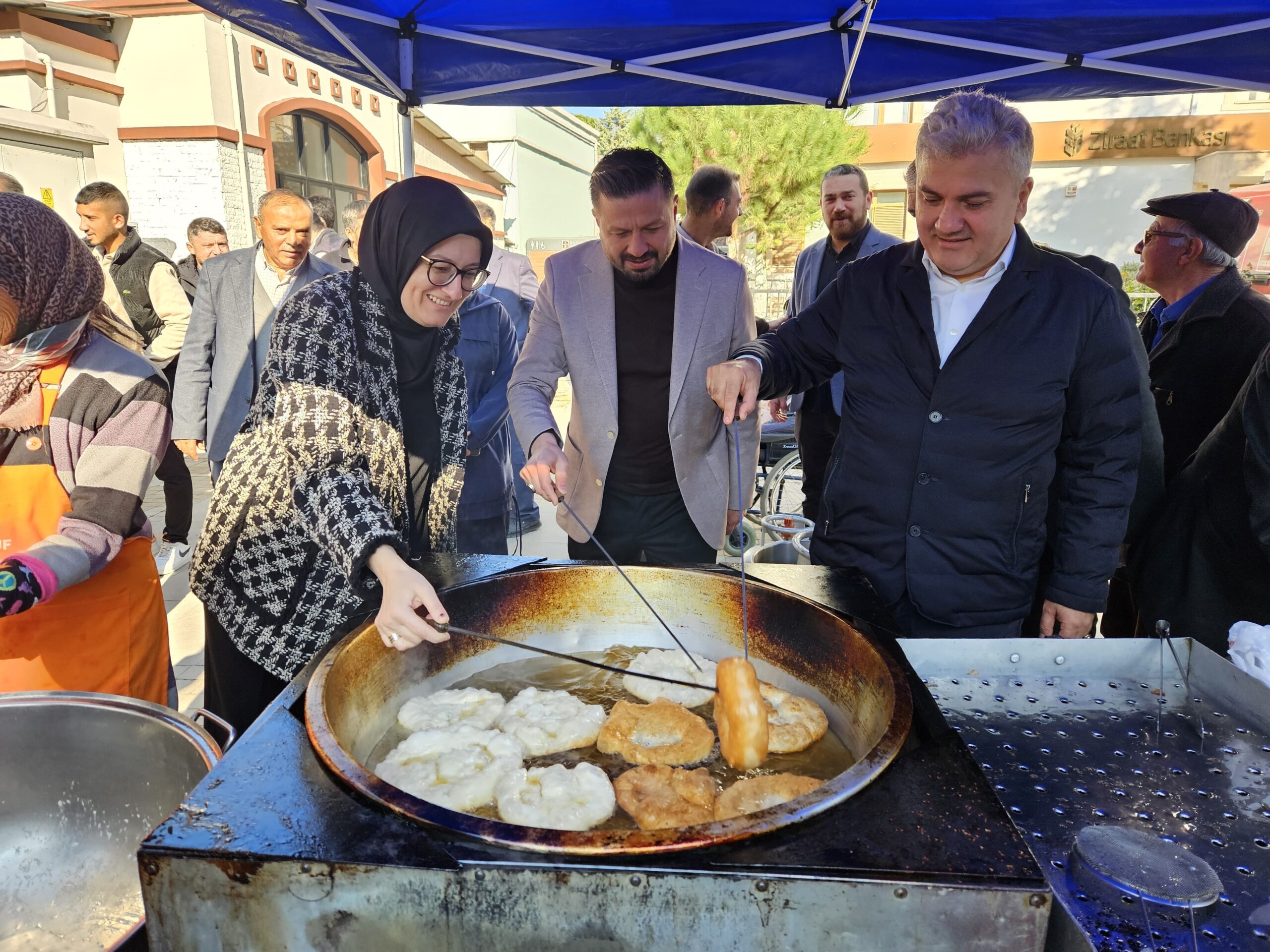 AK Parti Heyeti Sındırgı’da Deprem Sonrası Çalışmaları Yerinde İnceledi