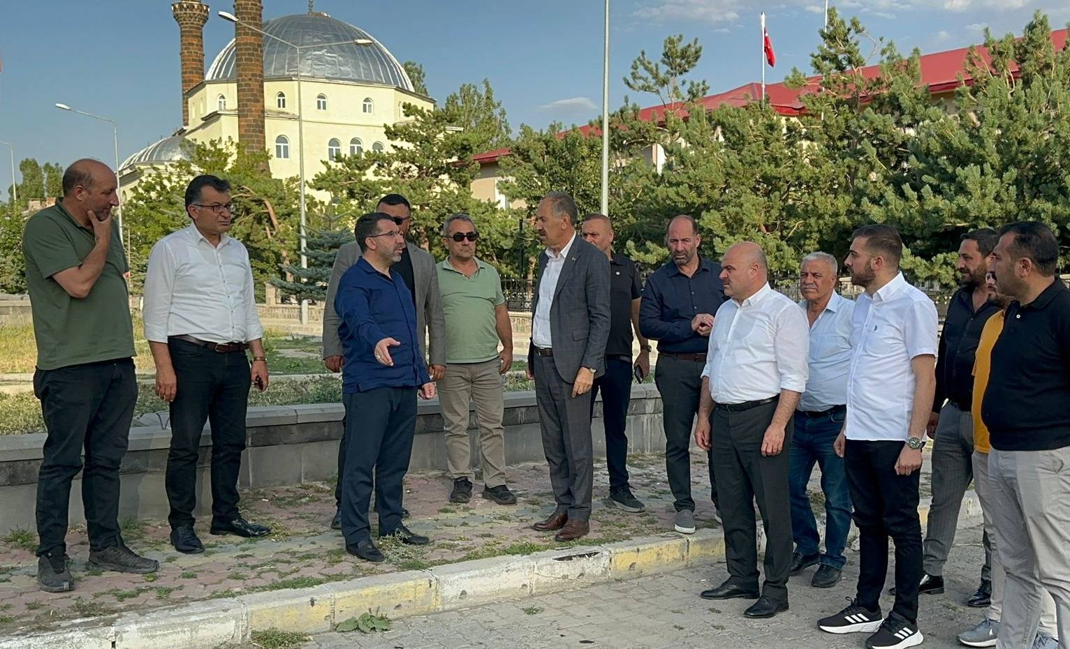 AK Parti Kars Milletvekili Adem Çalkın, Arpaçay’da Vatandaşlarla ve Esnafla Bir Araya Geldi
