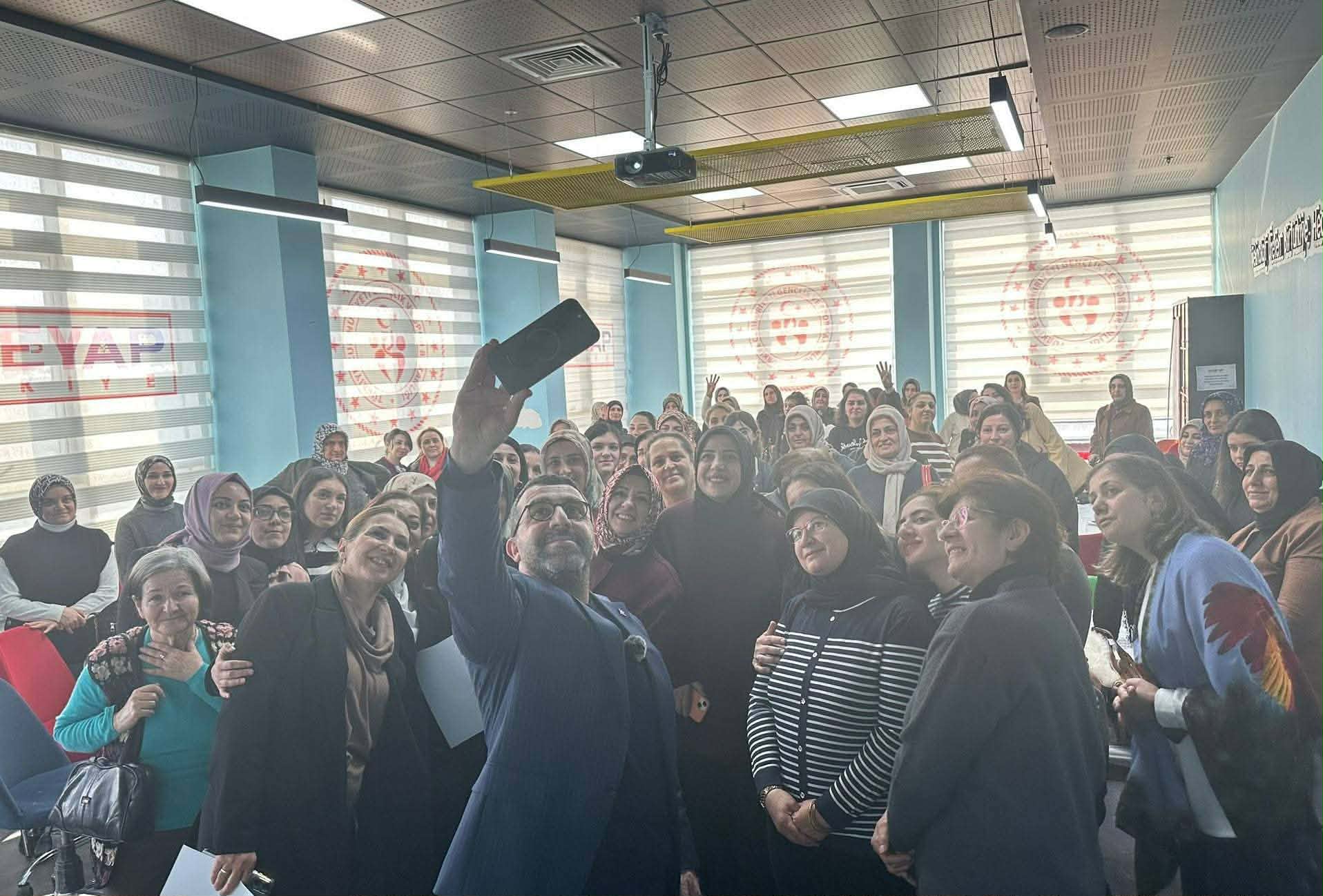 AK Parti Kars Milletvekili Adem Çalkın, “Köklerden Geleceğe Kadın Çalıştayı”na Katıldı