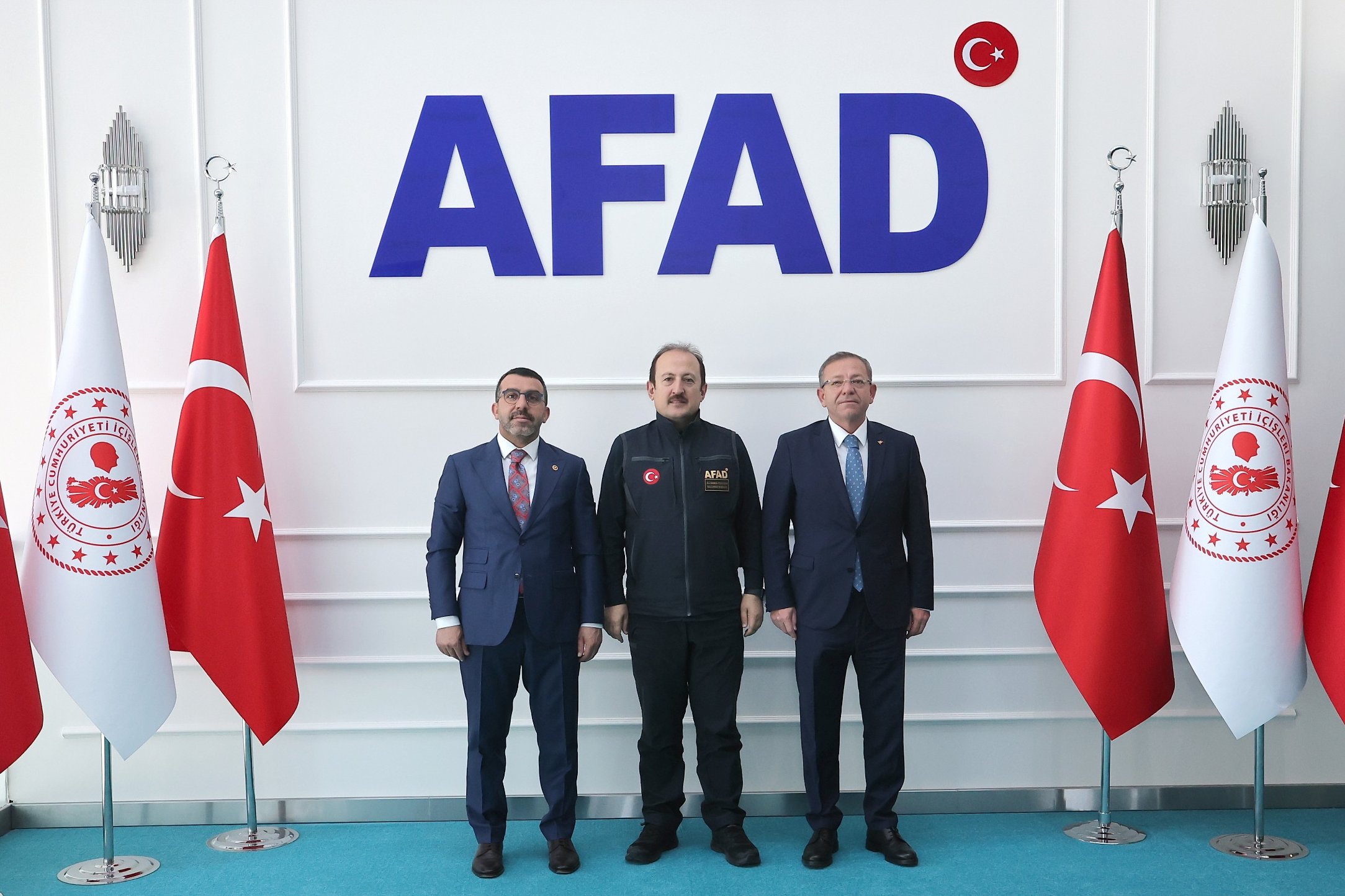 AK Parti Kars Milletvekili Adem Çalkın ve Vali Ziya Polat, AFAD Başkanı Ali Hamza Pehlivan’ı Ziyaret Etti