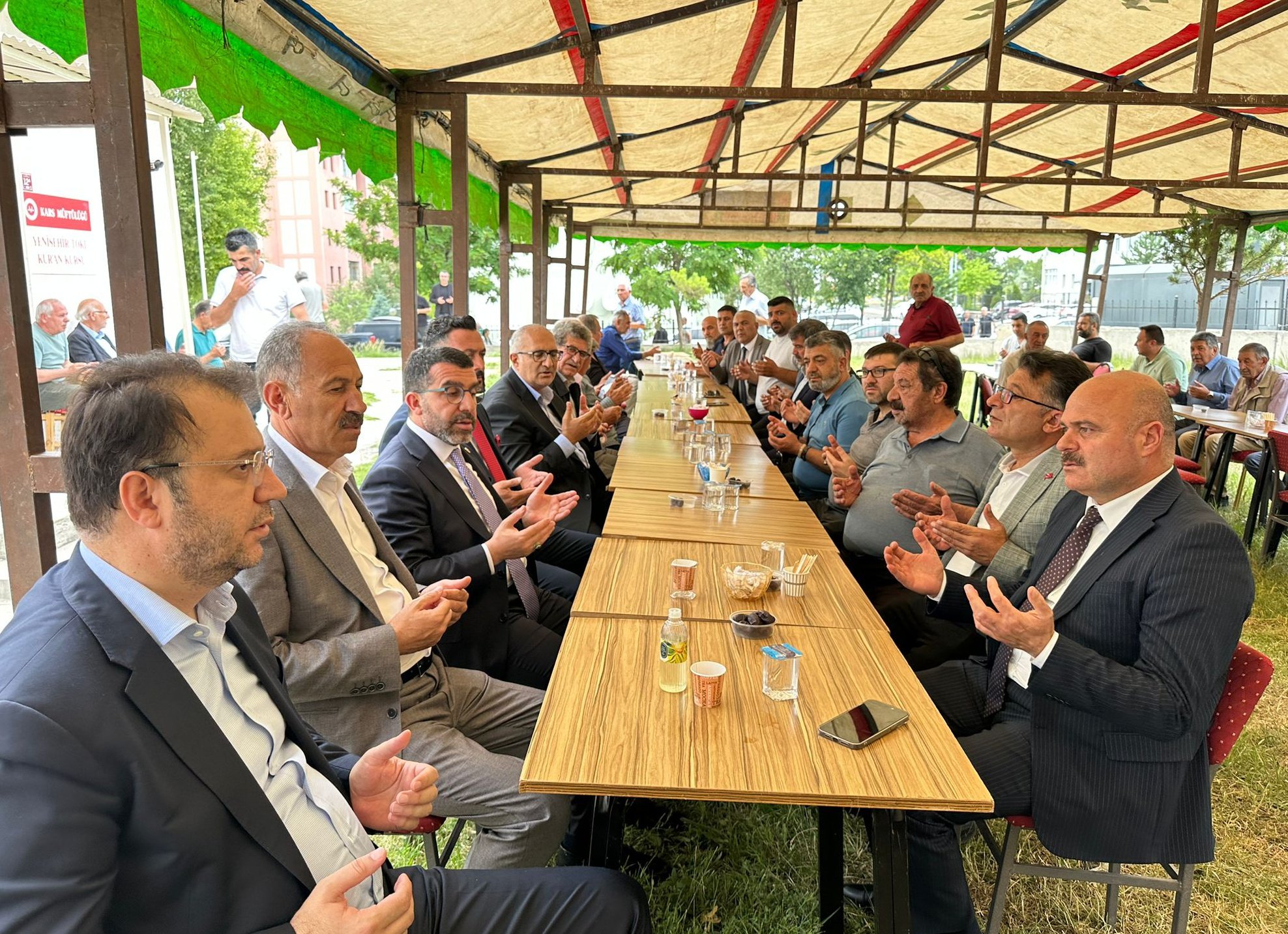 AK Parti Kars Milletvekili Adem Çalkın’dan CHP’li Vekil İnan Akgün Alp’e Taziye Ziyareti