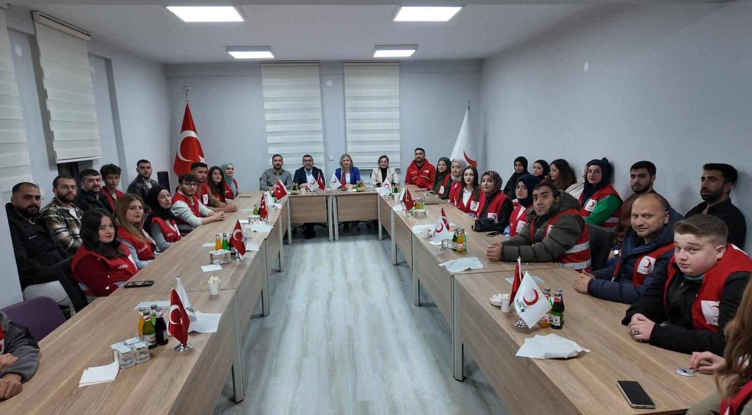 AK Parti Kars Milletvekili Adem Çalkın’dan Kızılay Kars Şubesine Ziyaret