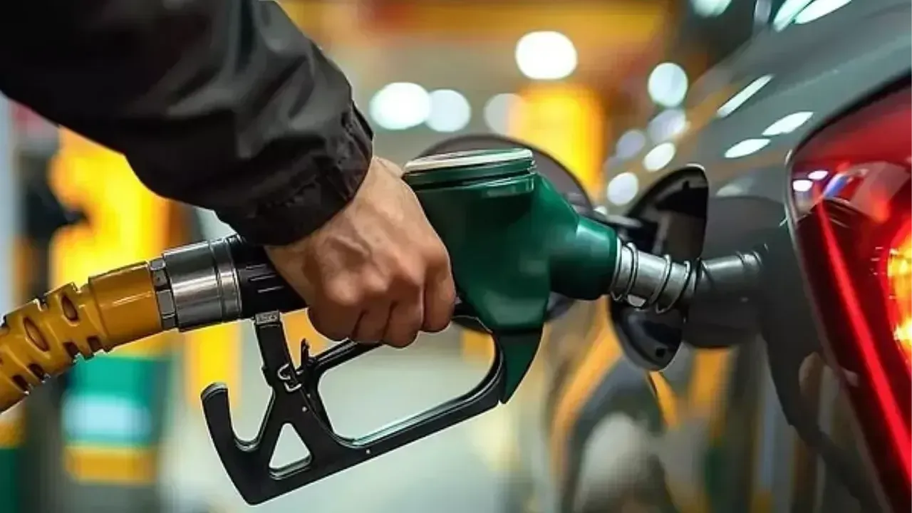 Akaryakıta Çifte Zam: Motorin 53 TL’yi, Benzin 52 TL’yi Aştı