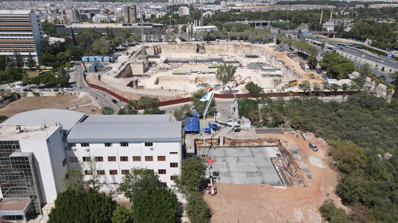 Akdeniz Üniversitesi Hastanesi Nöroloji Polikliniği Yeni Binasının Temeli Atıldı