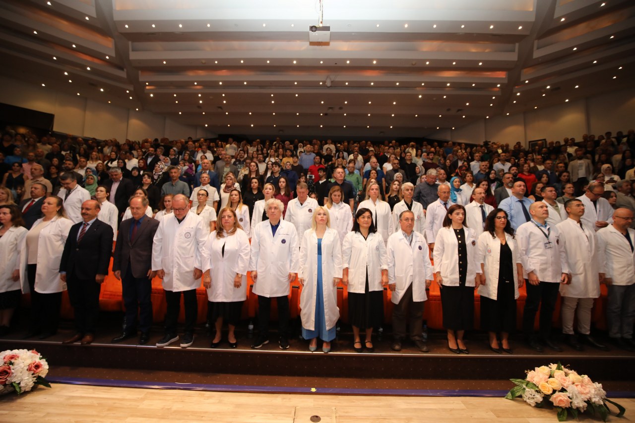 Akdeniz Üniversitesi Tıp Fakültesi’nde 343 Öğrenci Beyaz Önlüklerini Giydi