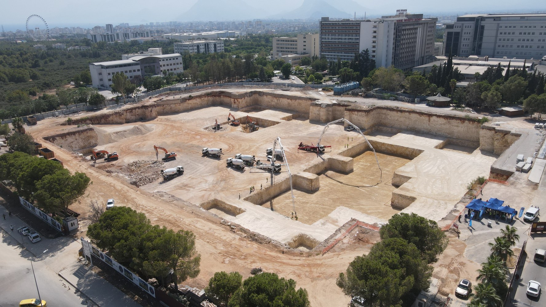 Akdeniz Üniversitesi’nde 900 Yataklı Yeni Hastanenin Temeli Atıldı