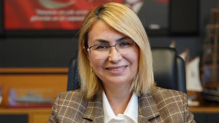 Altınova Belediye Başkanı Yasemin Fazlaca CHP’den İstifa Etti
