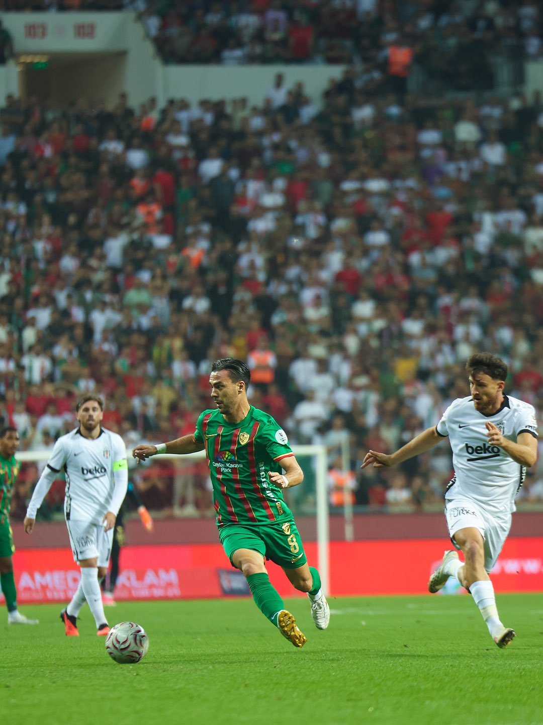 Amed SF Beşiktaş’ı 3-2 Yenerek Süper Lig’in Zirvesine Yerleşti