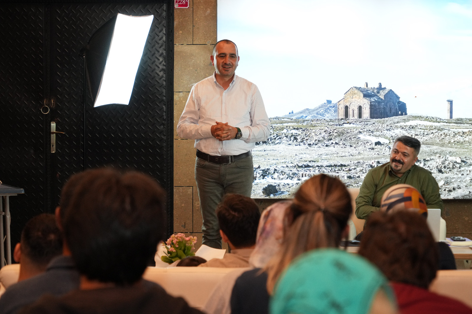 Ani Ören Yeri Kazı Başkanlığı Kültür ve Sanat Etkinlikleri: Mehmet Duman ile “Taşa Yazılan Şiirler”