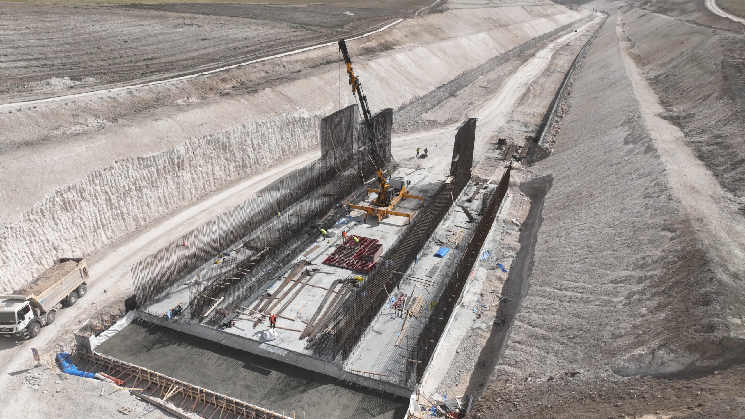 Ankara-İzmir YHT Hattında Işık Göründü: Köroğlu Tüneli’nde Kazı Çalışmaları Tamamlandı