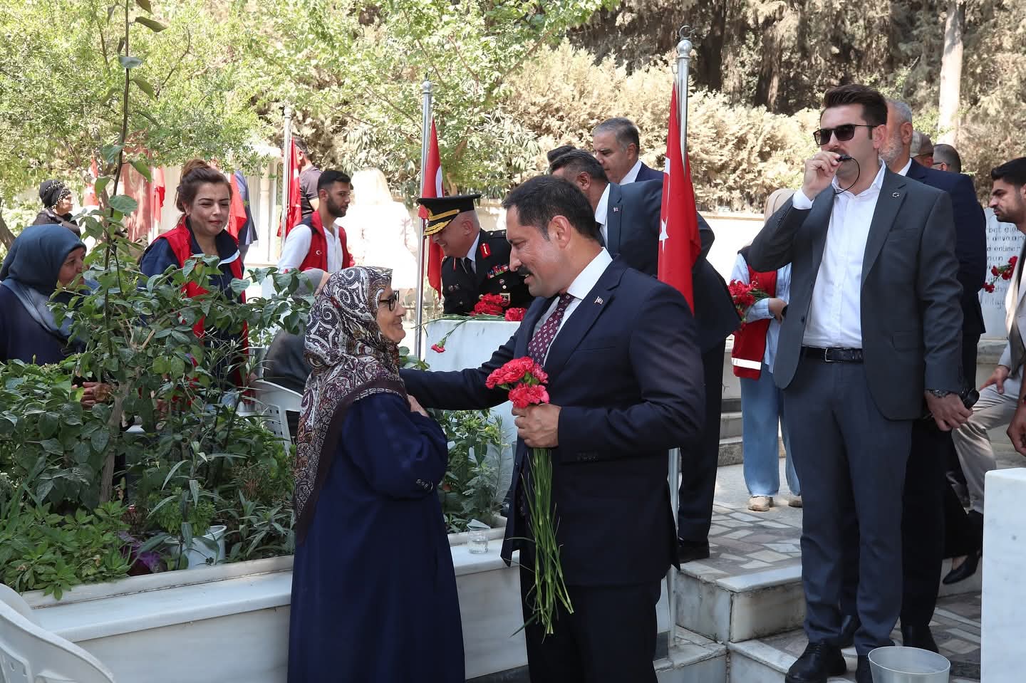 Antakya Şehitliğine Anlamlı Ziyaret