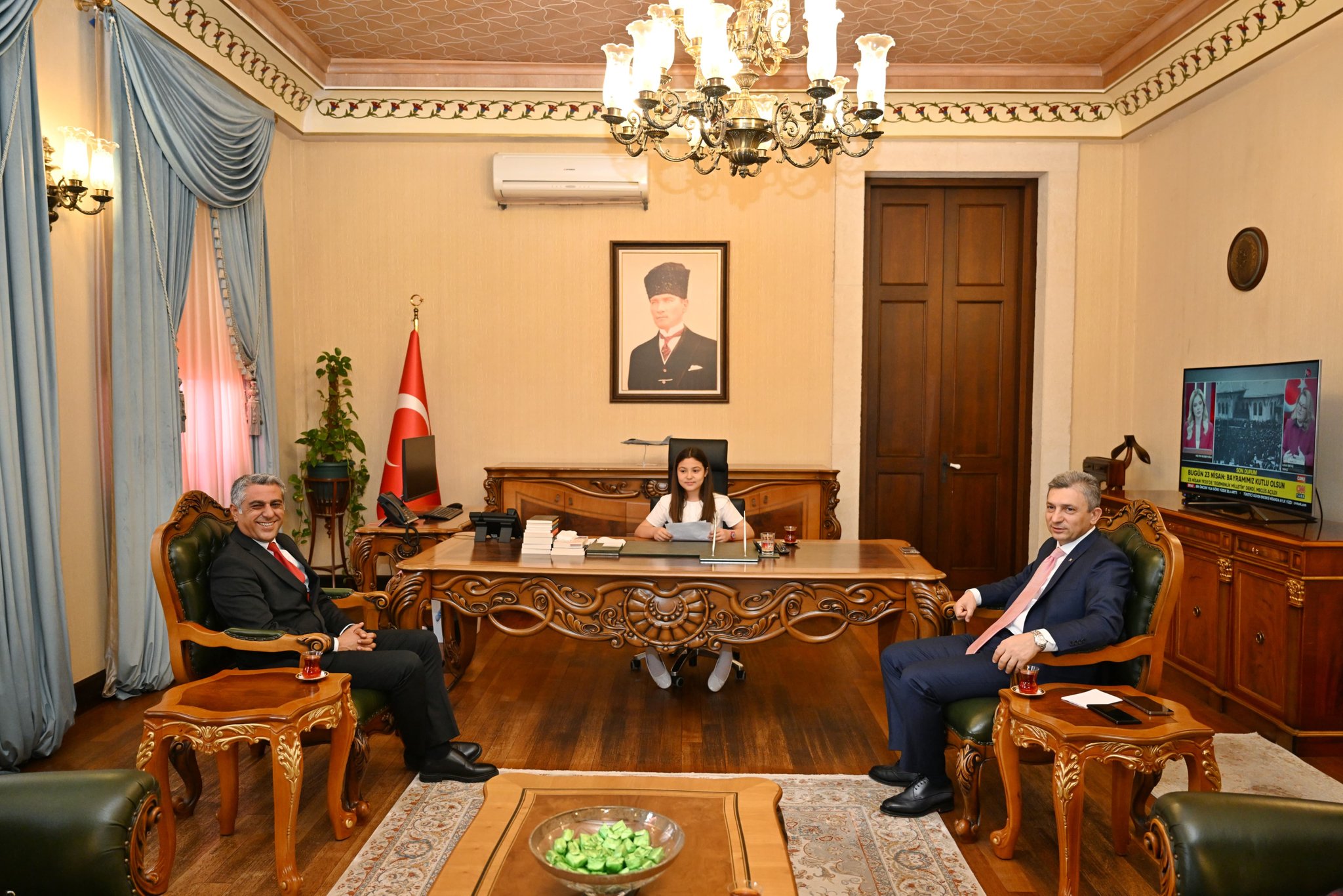 Antalya Valiliği’nde 23 Nisan Heyecanı: Makam Çocuk Valiye Emanet