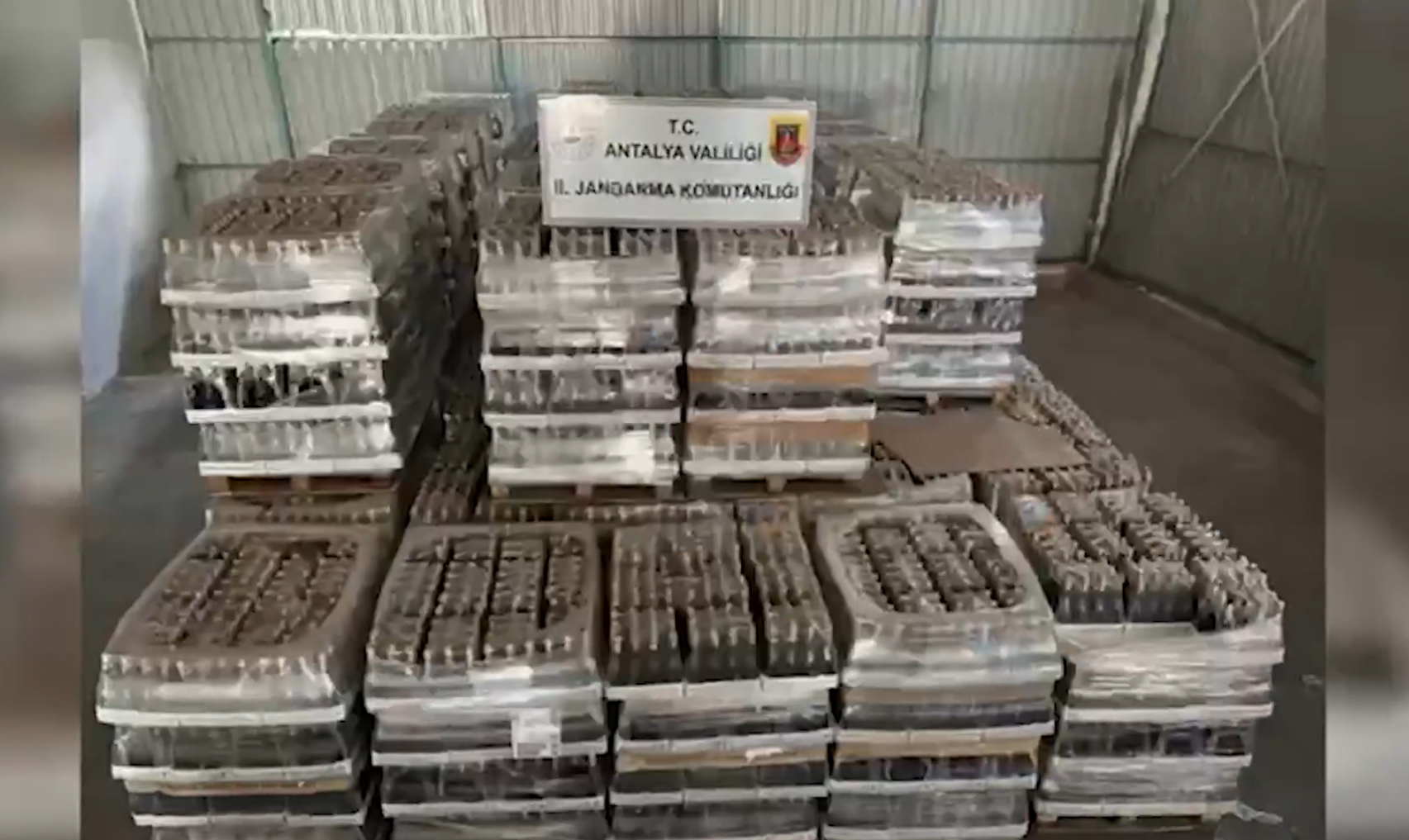 Antalya’da Sahte Alkol Operasyonu: 119 Bin 500 Litre Ele Geçirildi