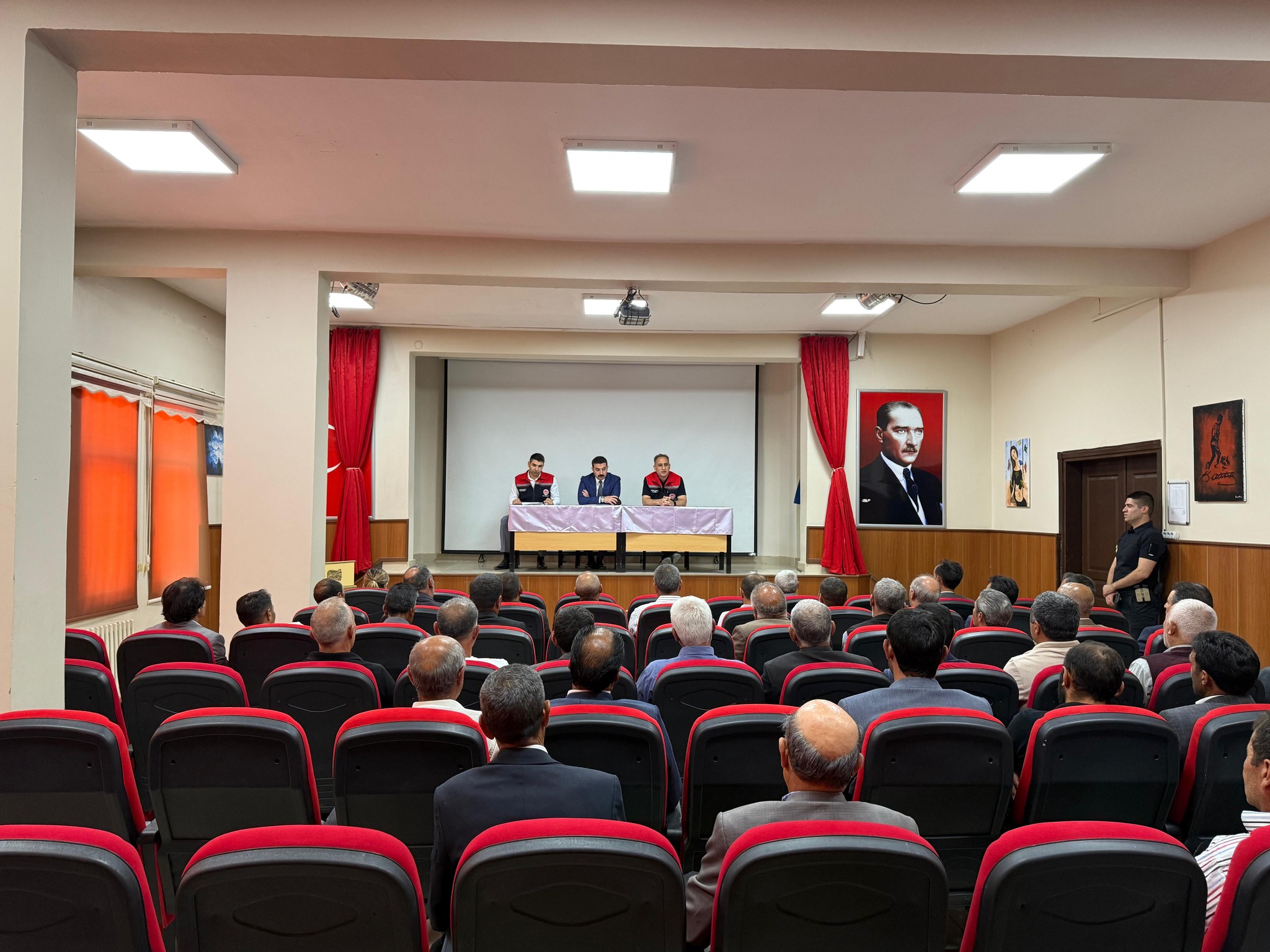 Arpaçay’da Muhtarlara Yönelik Bilgilendirme Toplantısı Düzenlendi