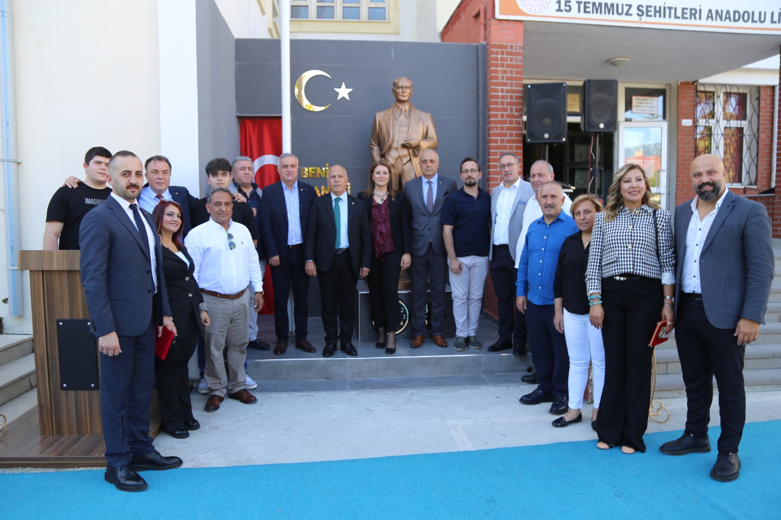 Artvin’de 15 Temmuz Şehitleri Anadolu Lisesi’ne Atatürk Anıtı