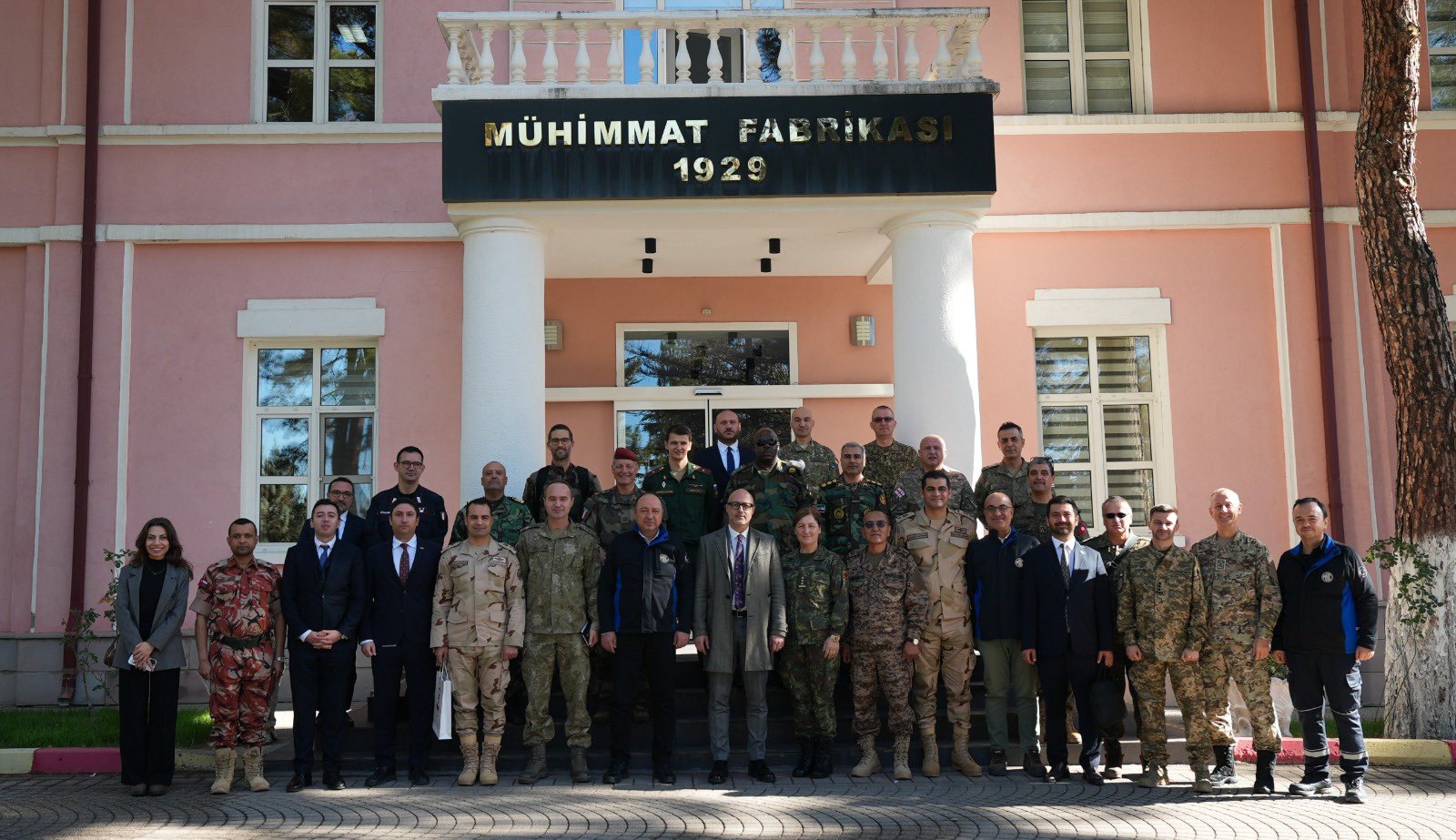 Askeri Ataşeler Birliği Heyeti MKE Fabrikalarını Ziyaret Etti