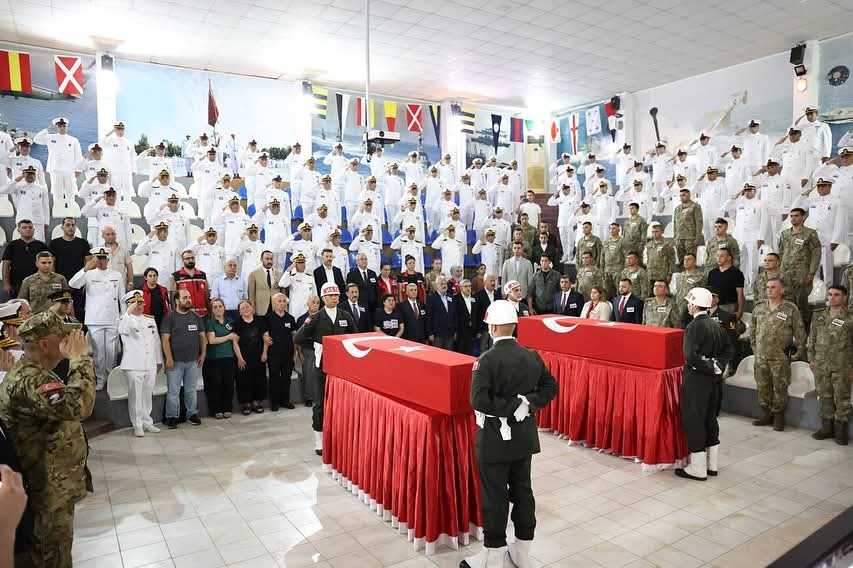 Askeri törenle ebediyete uğurlandılar