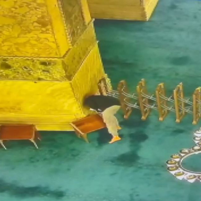 Ayasofya Camii’nde Kundaklama Girişimi Cemaatin Dikkatiyle Önledi: Şüpheli Tutuklandı