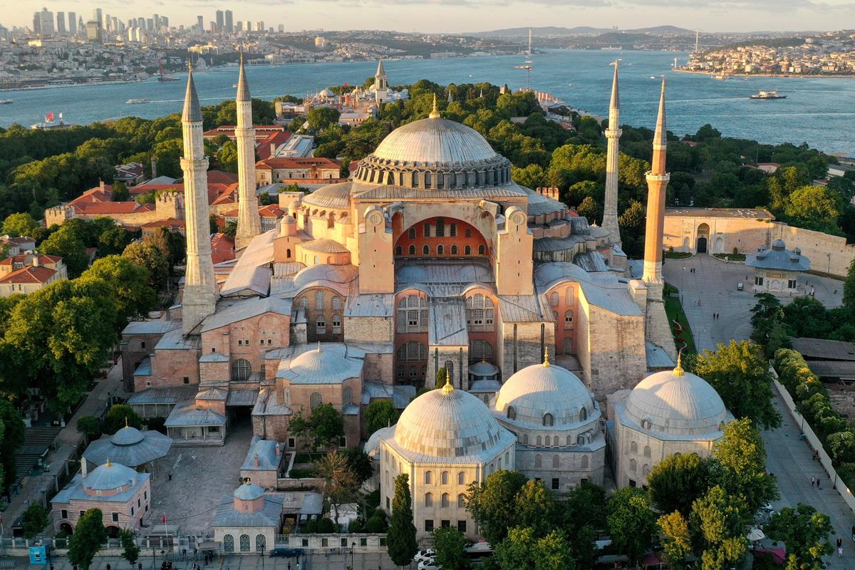 Ayasofya’nın İbadete Açılışının 5. Yılında Sabah Namazında Buluşma: Filistin ve Gazze İçin Dualar Edildi