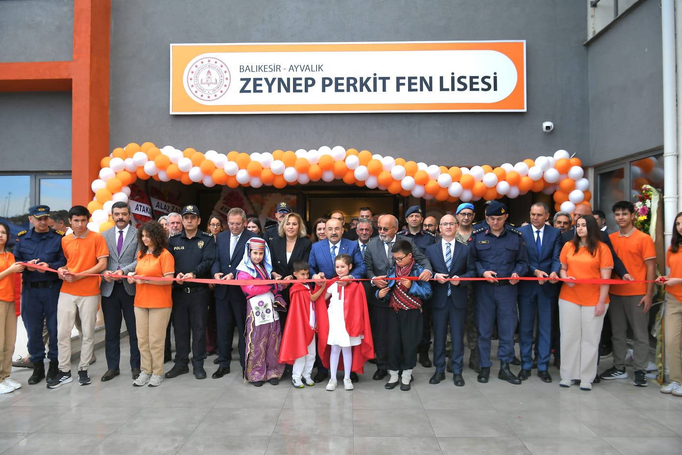 Ayvalık Zeynep Perkit Fen Lisesi Düzenlenen Törenle Açıldı