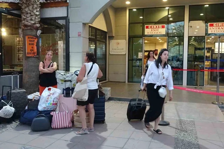 Ayvalık–Midilli Deniz Otobüsü Seferi İlk Gününde İskele Kriziyle Gündeme Geldi