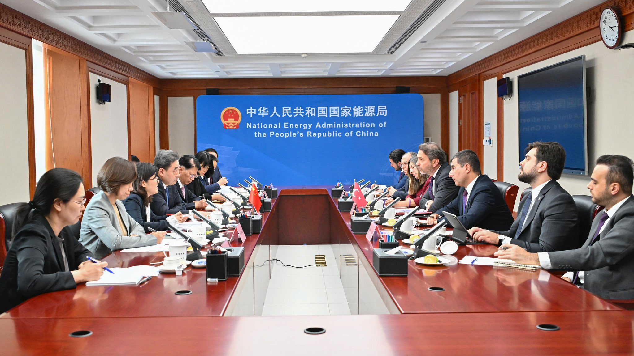 Bakan Alparslan Bayraktar, Çin’de 6 Enerji Firmasıyla Görüştü
