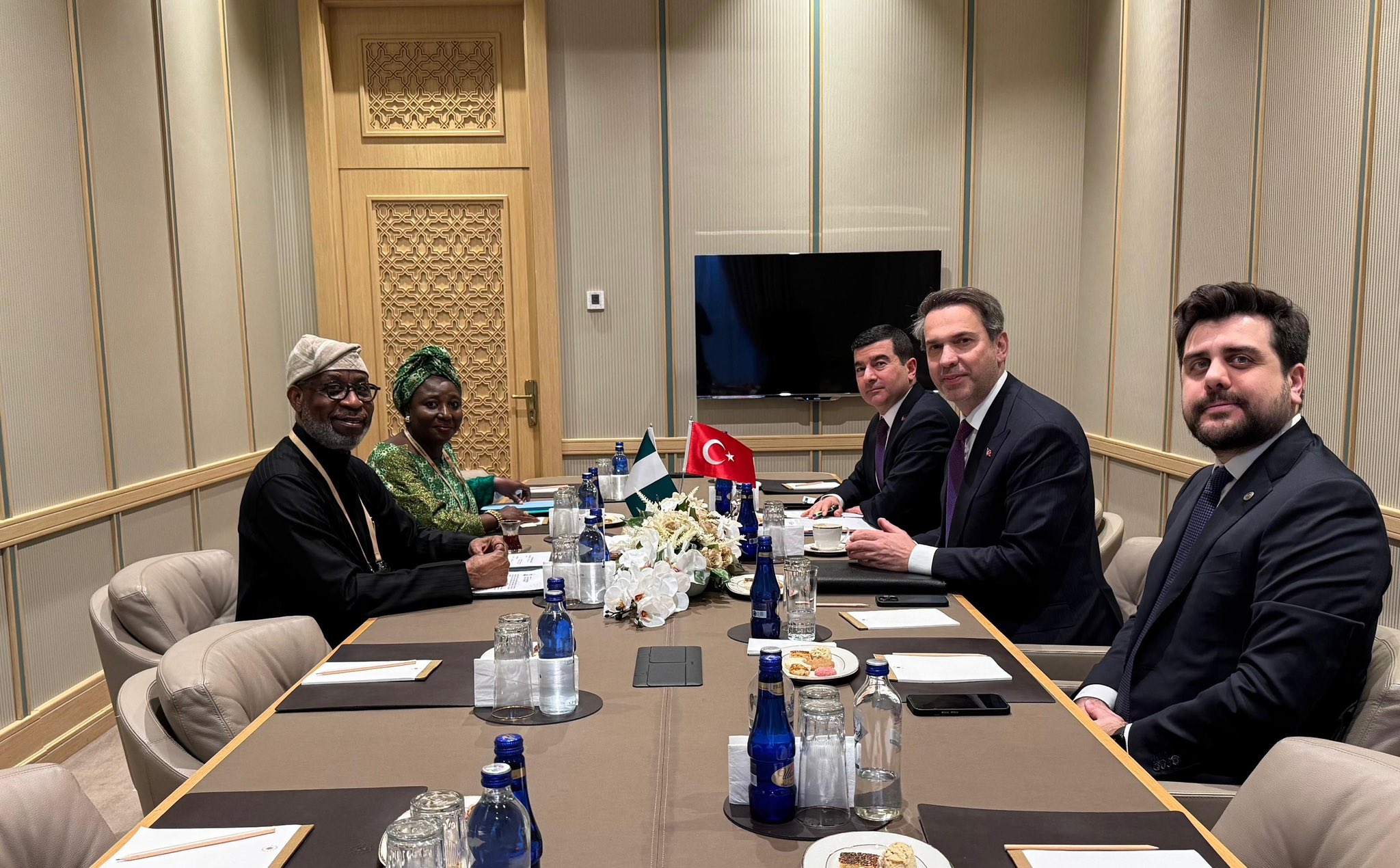 Bakan Bayraktar, Nijeryalı Mevkidaşı ile Madencilik İş Birliğini Görüştü