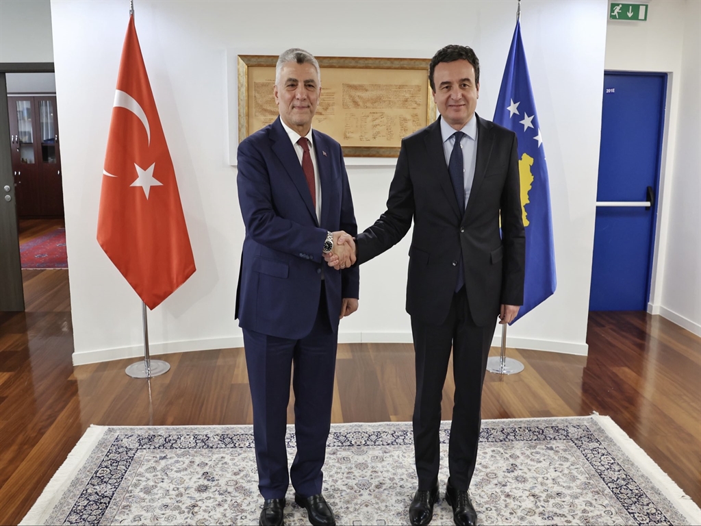 Bakan Bolat, Kosova Başbakanı Kurti ile Görüştü: “1 Milyar Dolarlık Ticaret Hacmi Artık Bir Basamak”
