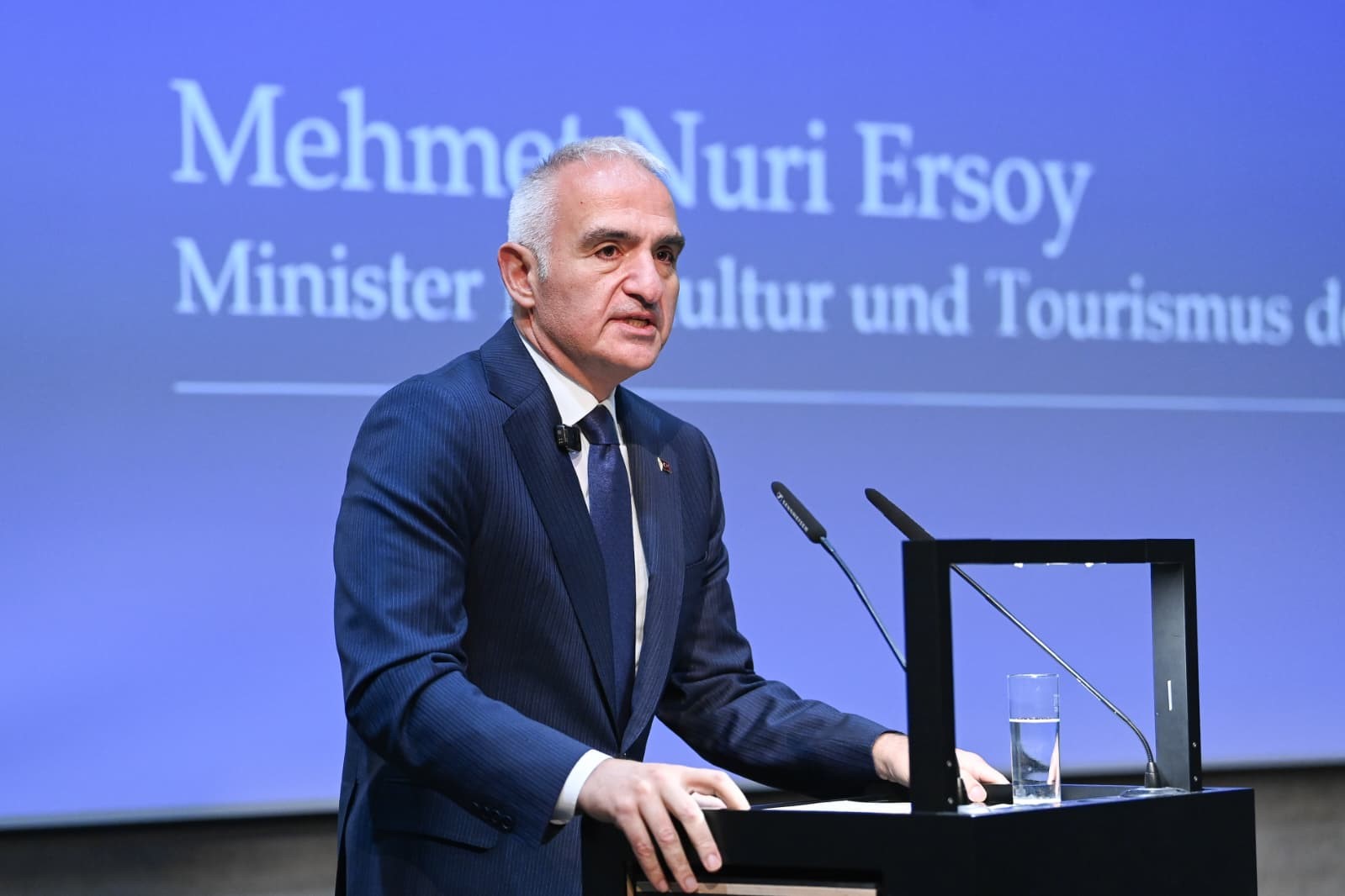 Bakan Ersoy Berlin’de ‘Toplumun Keşfi’ Sergisini Açtı: “Göbeklitepe İnsanlık Tarihini Yeniden Yorumlatıyor”