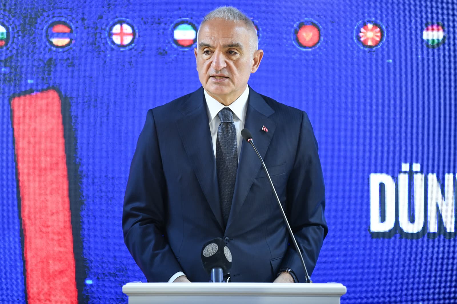 Bakan Ersoy “Dünya Dillerinde Türkçe Sözlüğü”nü Tanıttı: “Kelimeler Fetihlerden Daha Kalıcı İzler Bırakır”